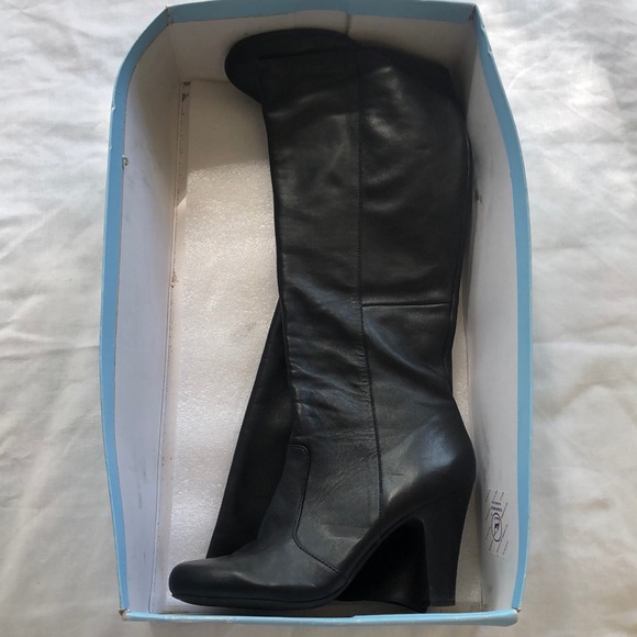 Black heel Antonio Melani boots - Picture 3 of 5